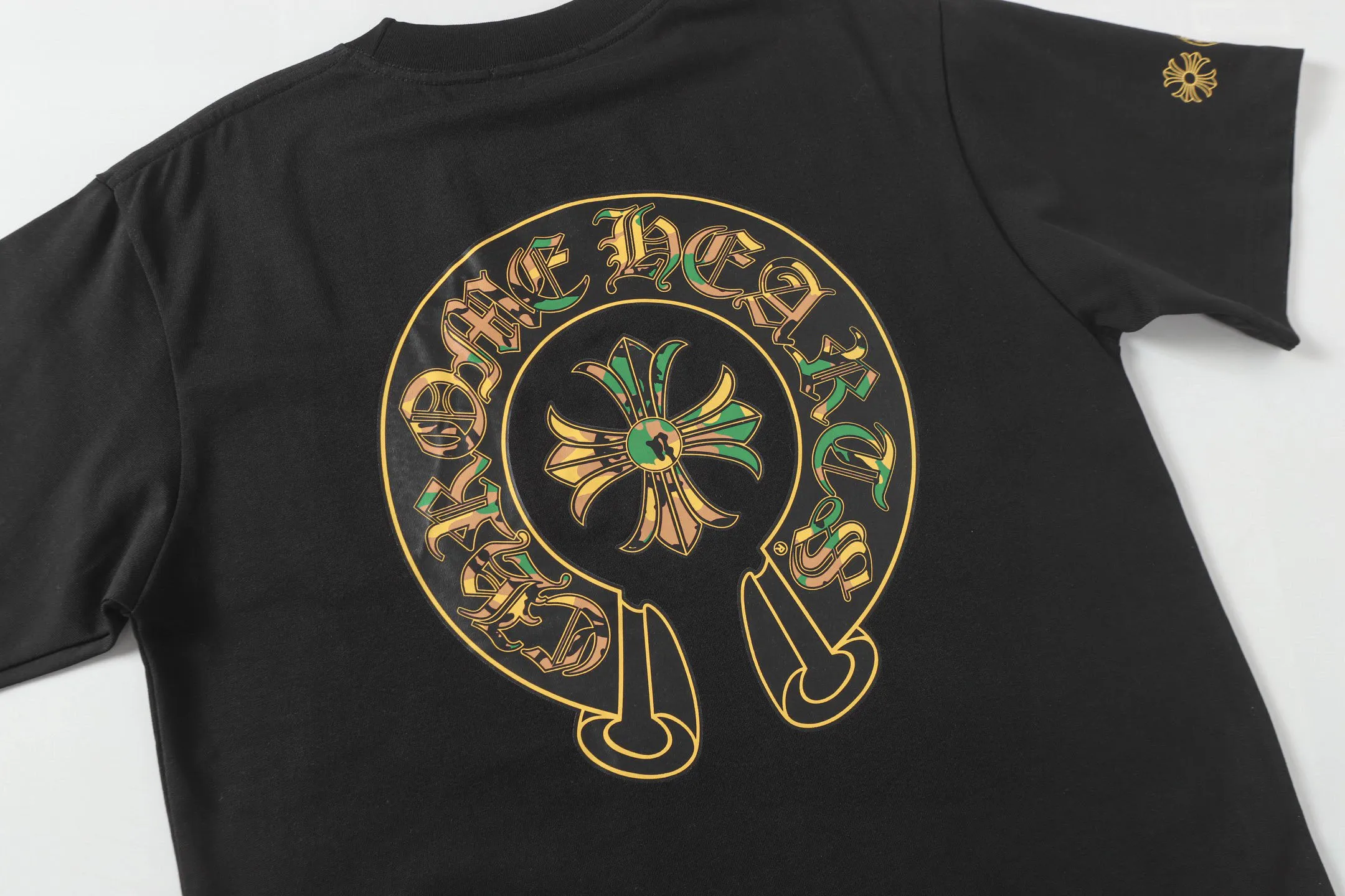 🅿️170 Chrome hearts ch Chrome hearts horseshoe painted cross short-sleeved T-shirt. Large version, loose and stylish, low version, slim and long version, upper body and crotch pull. 100% commitment: top quality, not fast food. The highest version on the market. Top quality, 280g, 26 custom-dyed double yarn cotton, same style for men and women, complete with three standards. Color: black, white Size: XS-L